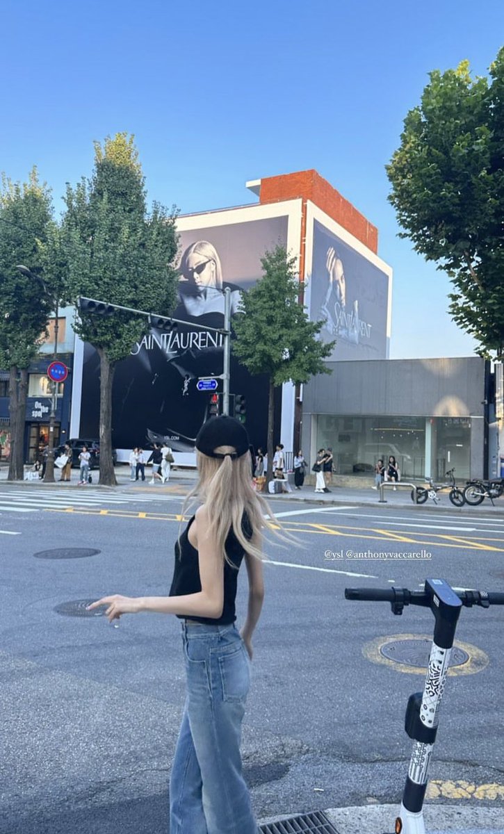rshourly's tweet photo. rosé😭 https://t.co/lTrpYNBgjX