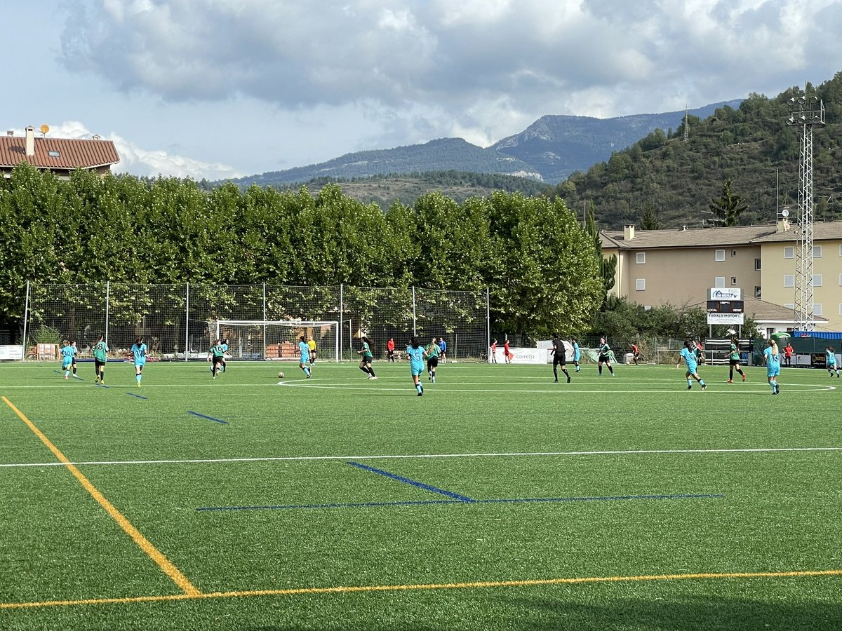 Aj_Ripoll's tweet photo. ⚽️ Avui i demà es disputen al camp municipal d’esports de #Ripoll els partits d’un dels grups juvenils de la Catalunya Girls Cup, amb l’Athletic de Bilbao, l’Espanyol, el Reus i l’Atlètic Ripoll. Us animem a venir a gaudir del futbol femení! https://t.co/Os1aZ5laZE