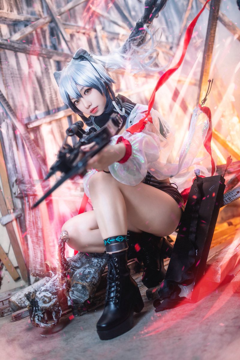 アークナイツ / 明日方舟

シュヴァルツ

📸：@Akika_70 
#アークナイツ #コスプレ 
#Arknights  #cosplay https://t.co/2BIDMMhucK