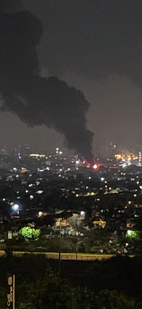 larrMX's tweet photo. Mega incendio en #ZonaIndustrial de #Guadalajara.

@GNocturnaMX @Trafico_ZMG https://t.co/izoOrMD9We