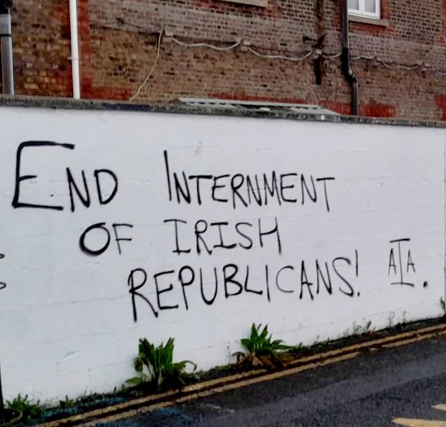 1922_adrian's tweet photo. Anti Internment Graffiti seen around the Garden County

#EndInternment
#Wicklow
#CillMhantáin
#AntiImperialists

End Internment of Irish Republicans ! https://t.co/BCon9Ad8gI