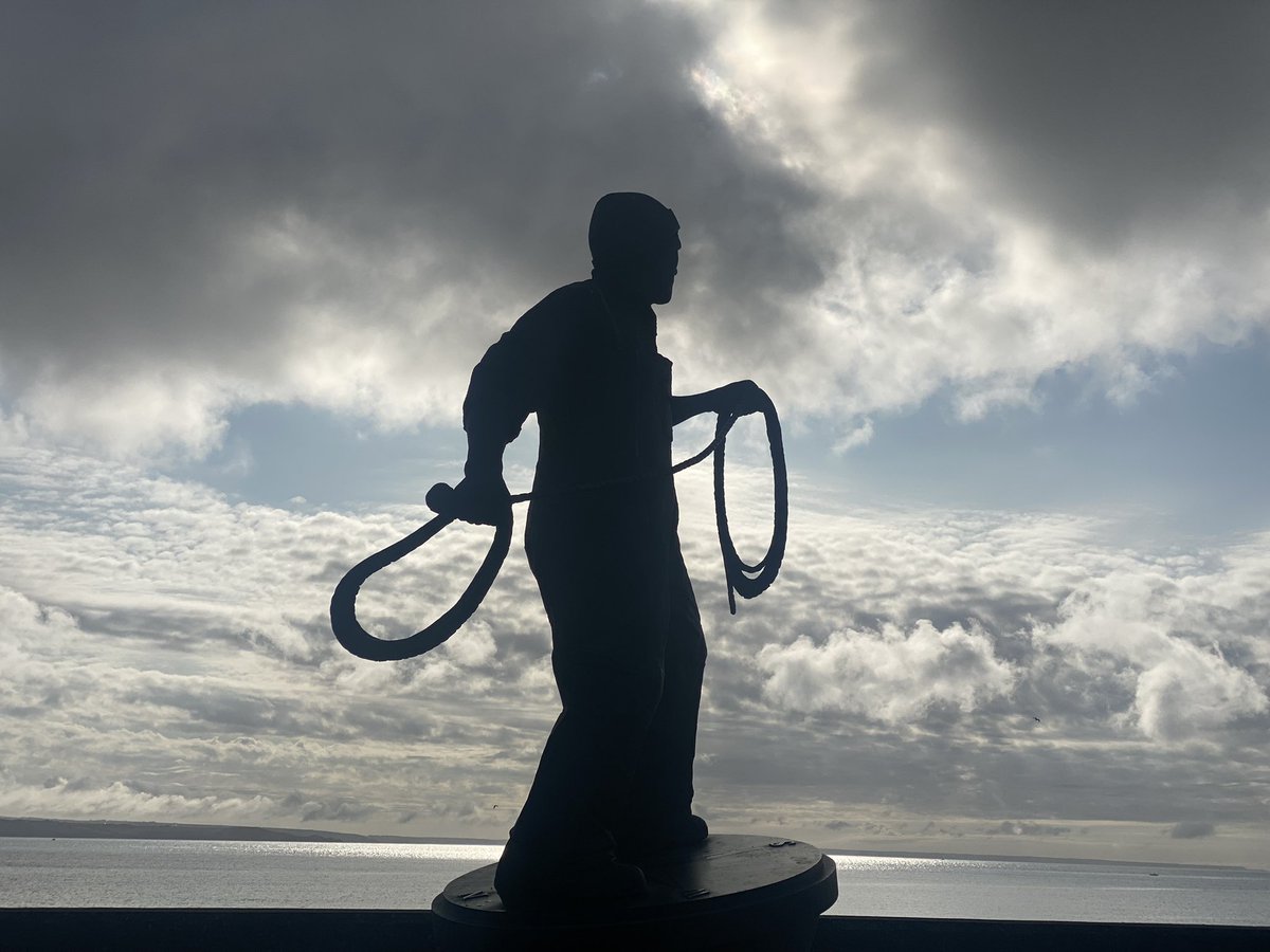 Shelley_Marie86's tweet photo. Why hello Sunshine! Weโve missed you #septembersunshine #whyhellothere #september #sunshine #newlyn #penzance https://t.co/wd4Db0m0U8