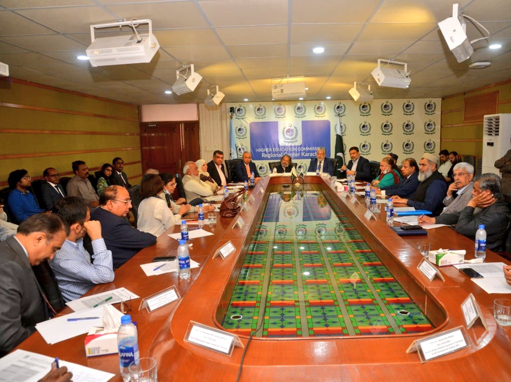 Eduministerpk's tweet photo. Held a thought provoking marathon session with VCs of Sindh Public Sector Universities during my Karachi visit. I had asked Chair HEC to invite all VCs as it was my desire to engage with Higher Edu experts for brainstorming session for Quality improvement &amp; to learn about issues. https://t.co/QgIwHPNi2O