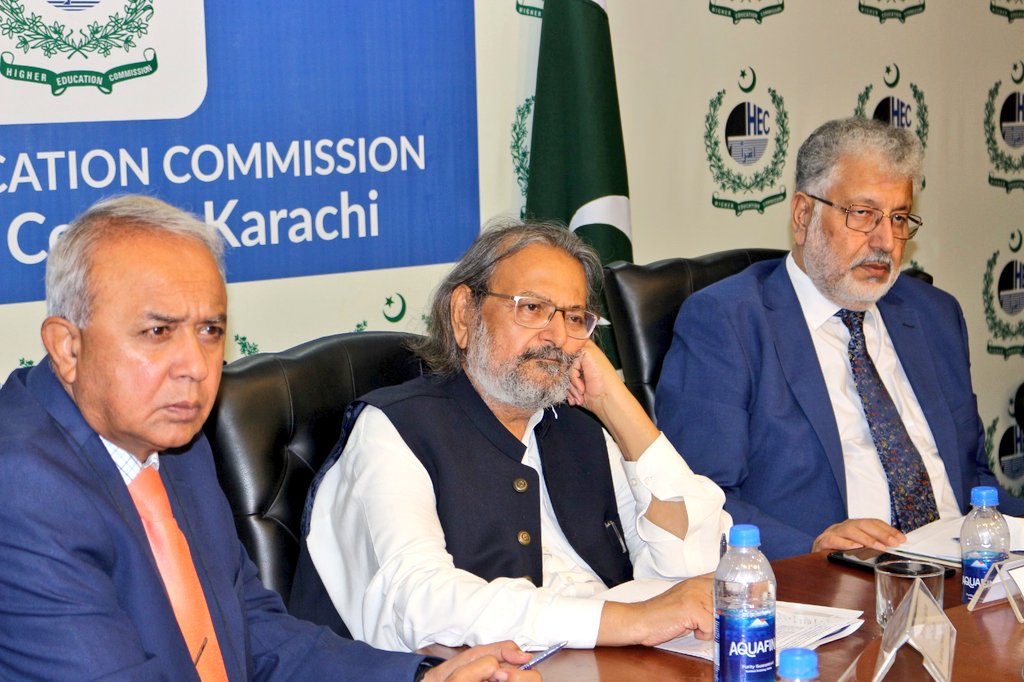 Eduministerpk's tweet photo. Held a thought provoking marathon session with VCs of Sindh Public Sector Universities during my Karachi visit. I had asked Chair HEC to invite all VCs as it was my desire to engage with Higher Edu experts for brainstorming session for Quality improvement &amp; to learn about issues. https://t.co/QgIwHPNi2O