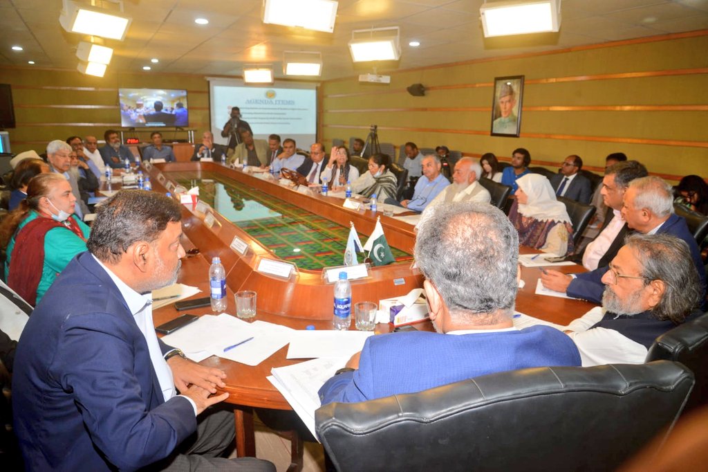 Eduministerpk's tweet photo. Held a thought provoking marathon session with VCs of Sindh Public Sector Universities during my Karachi visit. I had asked Chair HEC to invite all VCs as it was my desire to engage with Higher Edu experts for brainstorming session for Quality improvement &amp; to learn about issues. https://t.co/QgIwHPNi2O