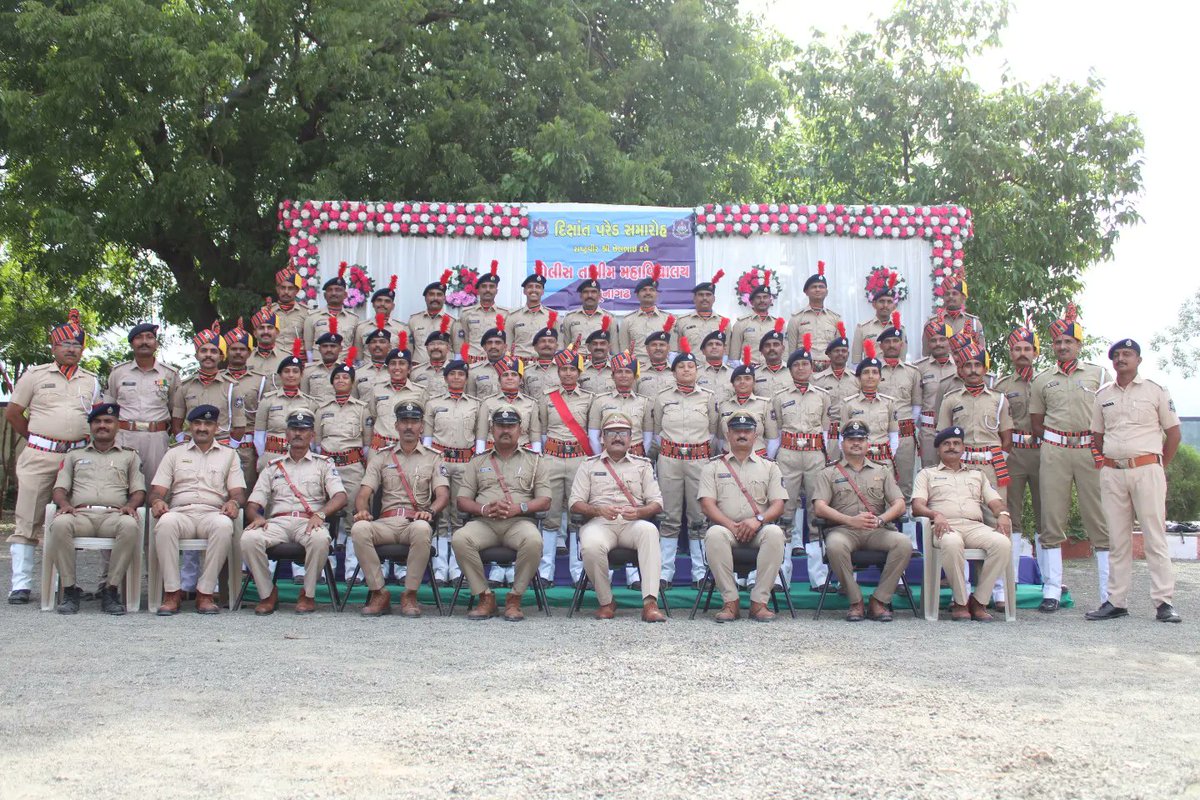 લોકરક્ષક બેચ-19ના તાલીમાર્થીઓની શપથ ગ્રહણ સમારોહનું આયોજન કરવામાં આવ્યું..

<a href="/sanghaviharsh/">Harsh Sanghavi</a>
<a href="/dgpgujarat/">DGP Gujarat</a>
<a href="/GujaratPolice/">Gujarat Police</a>
@IGP_JND_Range
<a href="/SP_Junagadh/">SP Junagadh</a>

#gujaratpolice