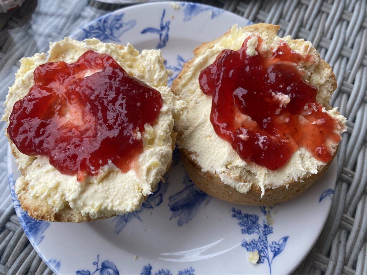 Scones done right 🤣🤣🤣😜 
Right @Sharifahlee4? #CreamFirst