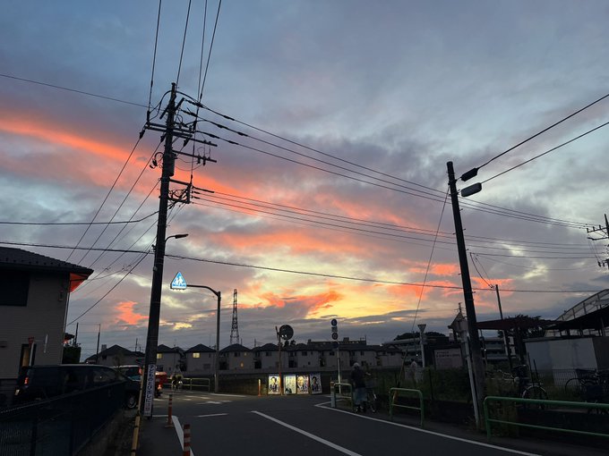 「雲 横断歩道」のTwitter画像/イラスト(新着)