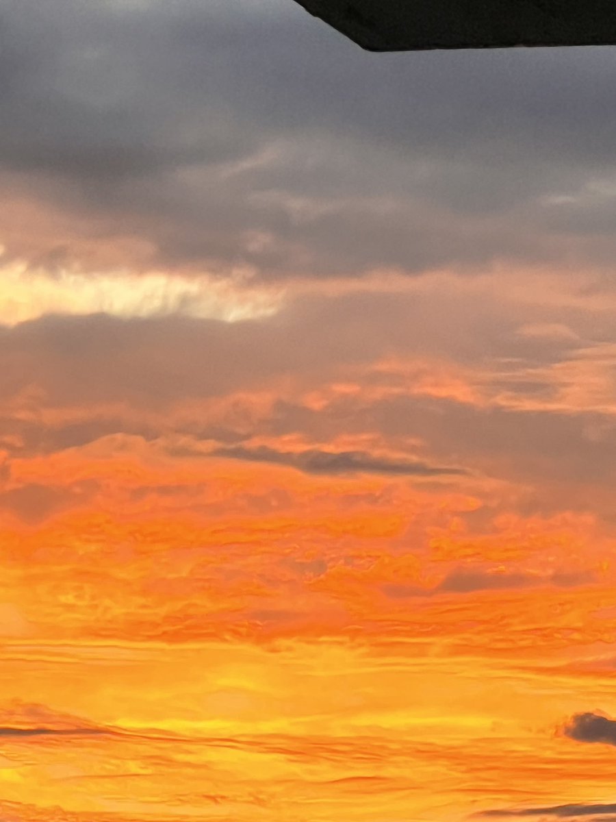daikingmania's tweet photo. #BLAZINGSUNSET https://t.co/r7j9L10Nhb