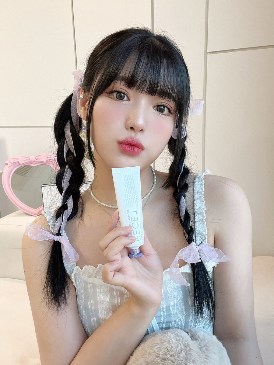 Geumheevely's tweet photo. 𝑹𝑬𝑮𝑬����バムシェルソリッドパフューム💟💫香水ですが、軽いクリーム型の固体香水なので��いつでもどこでも使えます！ 香り高いシャンプーのような香りで、人を振り返らせる(？)ピュアな感じを演出できます💞チェックしてみてね✨

#PR #qoo10メガ割 
#REGET #バムセルソリッドパフューム https://t.co/s3T8CxgGjj