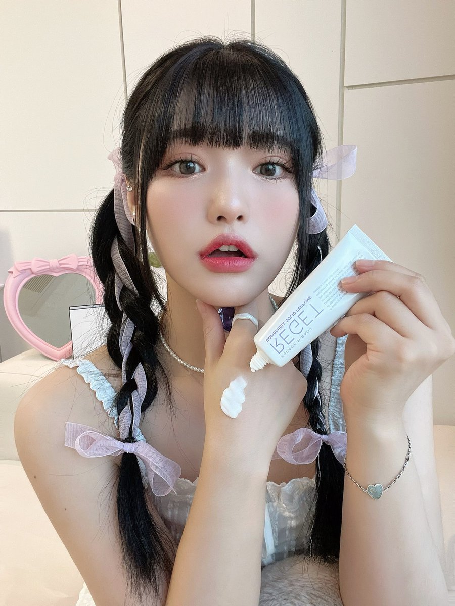 Geumheevely's tweet photo. 𝑹𝑬𝑮𝑬����バムシェルソリッドパフューム💟💫香水ですが、軽いクリーム型の固体香水なので��いつでもどこでも使えます！ 香り高いシャンプーのような香りで、人を振り返らせる(？)ピュアな感じを演出できます💞チェックしてみてね✨

#PR #qoo10メガ割 
#REGET #バムセルソリッドパフューム https://t.co/s3T8CxgGjj
