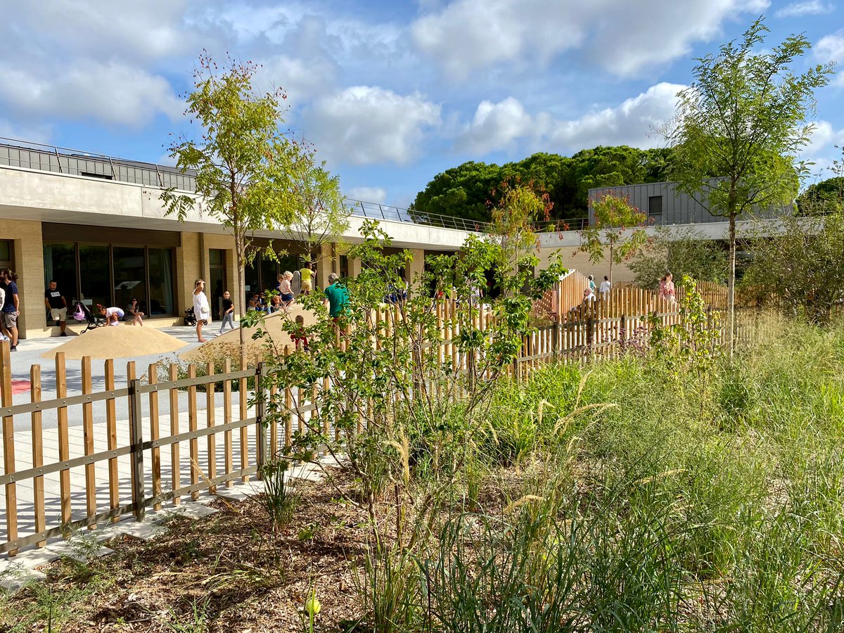 🎒 Vous êtes venus nombreux à la matinée portes ouvertes du #GroupeScolaire Jacques #Chirac !

🏫 Preuve de l'intérêt des Castelnauviens pour l'#éducation de leurs enfants, le Groupe Scolaire dévoile ses #équipements ce matin.

@FLafforgue