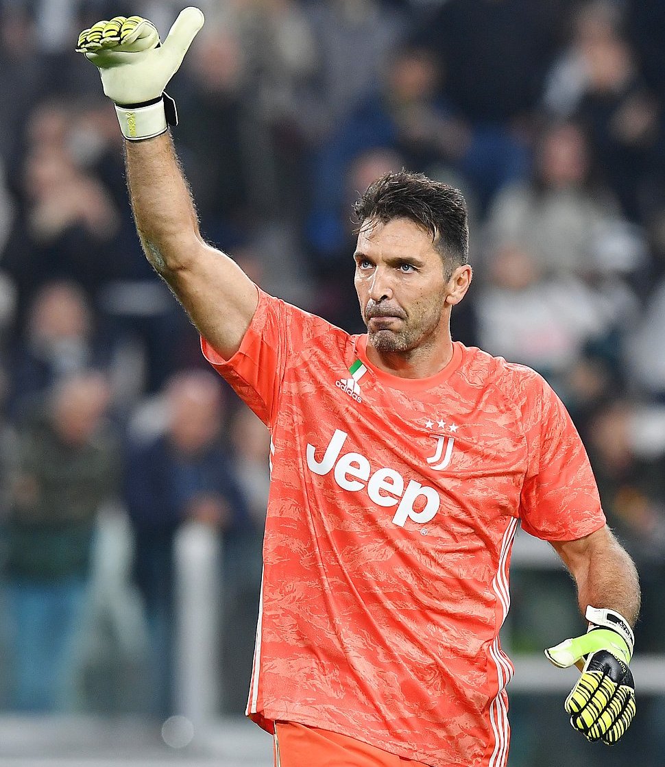 🇮🇹 Gianluigi Buffon explains why he agreed to play in Serie B when Juventus got relegated for match-fixing: 

🎙️ "In a world drowned in words, it was an opportunity to teach a lesson to those who are passionate about football. This lesson, you could only give it if you were the