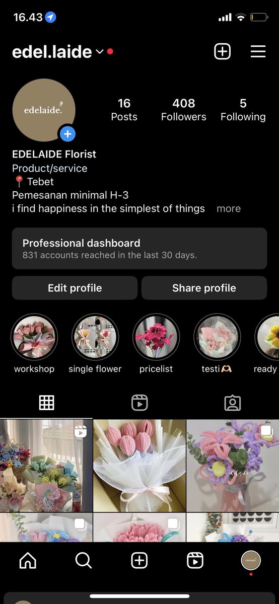 ehsonya's tweet photo. yang mau order boleh banget cek ig @edel.laide hehe. aku masih belajar terus juga sih sambil ngajarin orang juga. kalo kalian mau belajar juga boleh banget ikutan workshop aku 💐💐 https://t.co/EHSwiFY38p