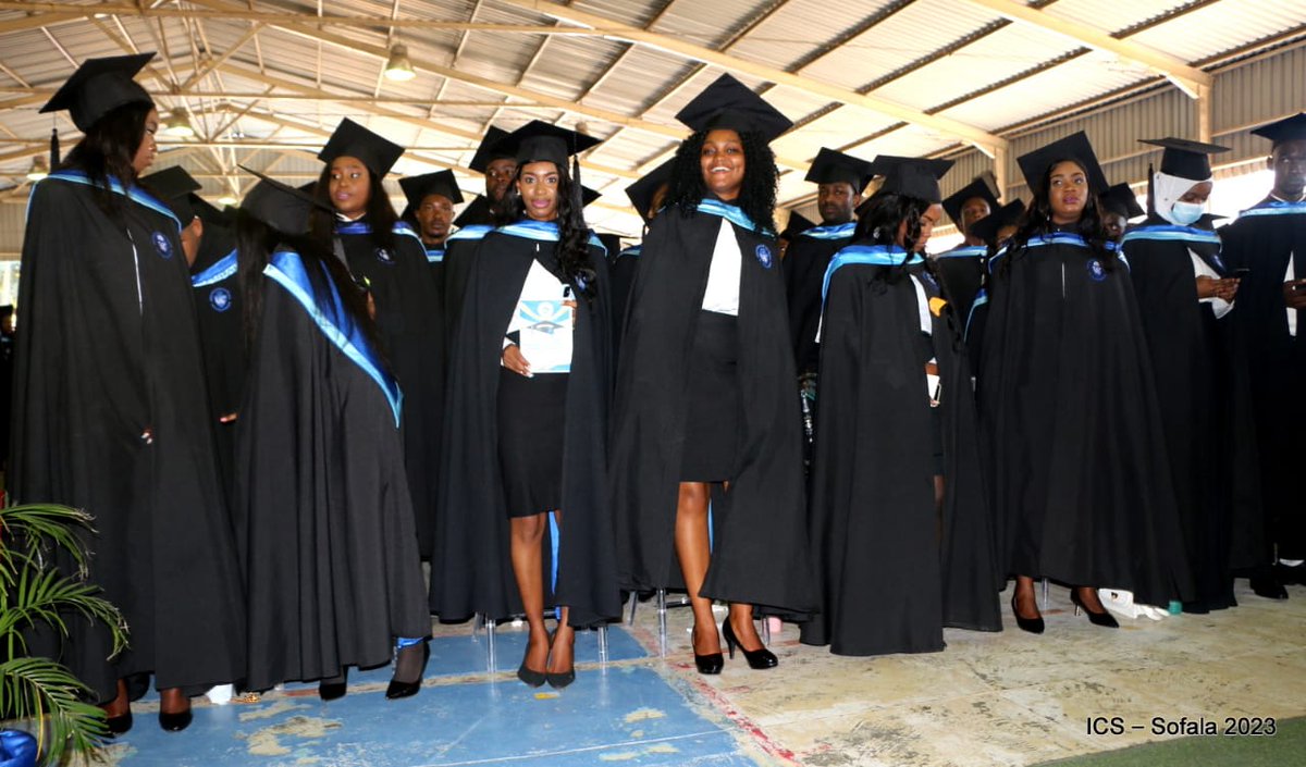 GSE_Sofala's tweet photo. A UCM graduou nesta 6ª feira, 1.9.2023 na Beira, 685 estudantes de Doutoramento, Mestrado e Licenciatura. Sexa SE, Stella Zeca participou da cerimónia e apelou aos estudantes graduados a honrarem o juramento feito, devendo conciliar o saber fazer, estar e a convivência com todos. https://t.co/UZCcwP3dTB