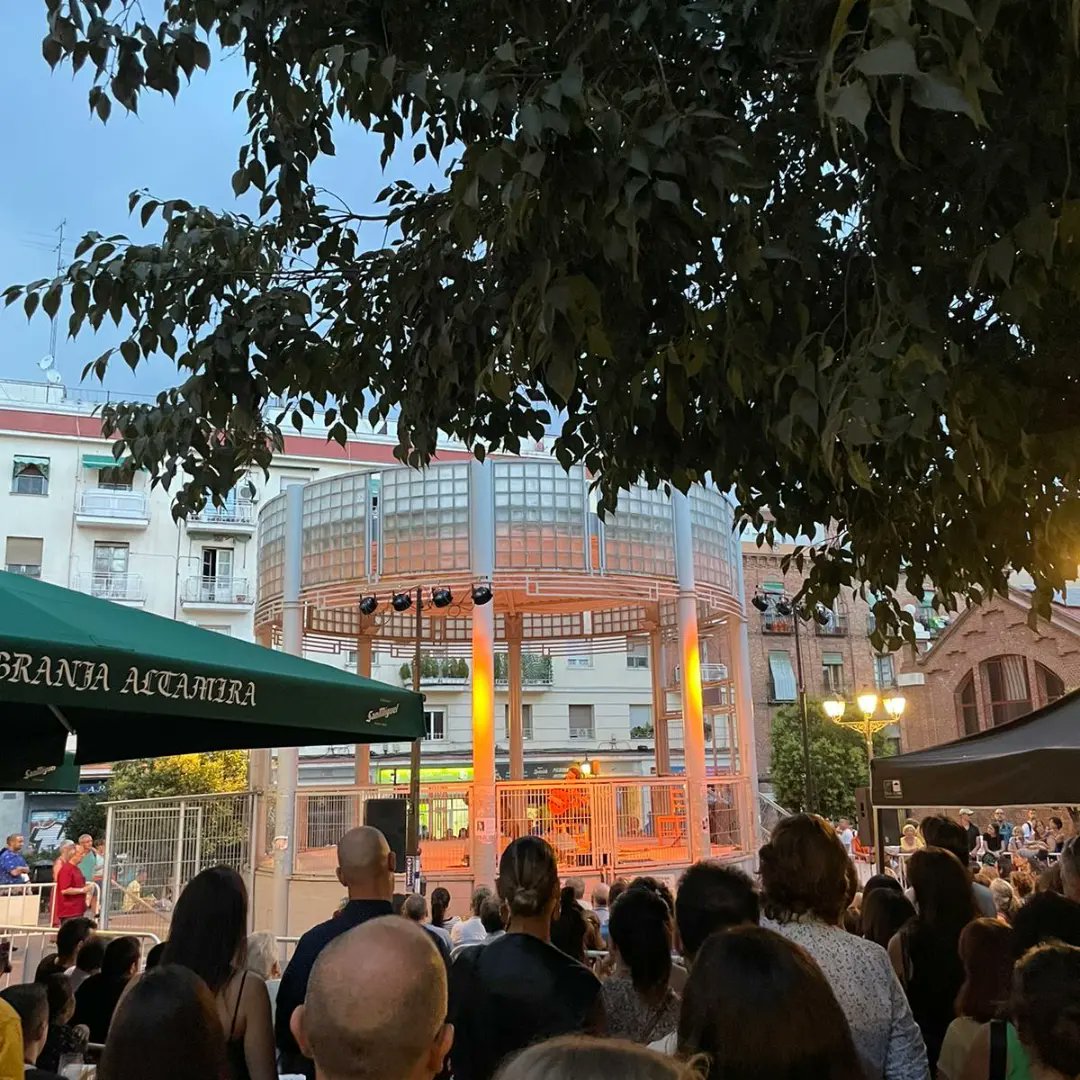 pp_latina's tweet image. 🔵Flamenco en Templete José Menese 🔵

💃#PPLatina estuvo en el barrio de Puerta del Ángel en su tradicional ciclo de flamenco, en la Plaza Huarte de San Juan.

👏Asistiendo al primero de los actos organizados por la @JMDLatina del @madrid con el #cantaor flamenco @EBD_cantaor