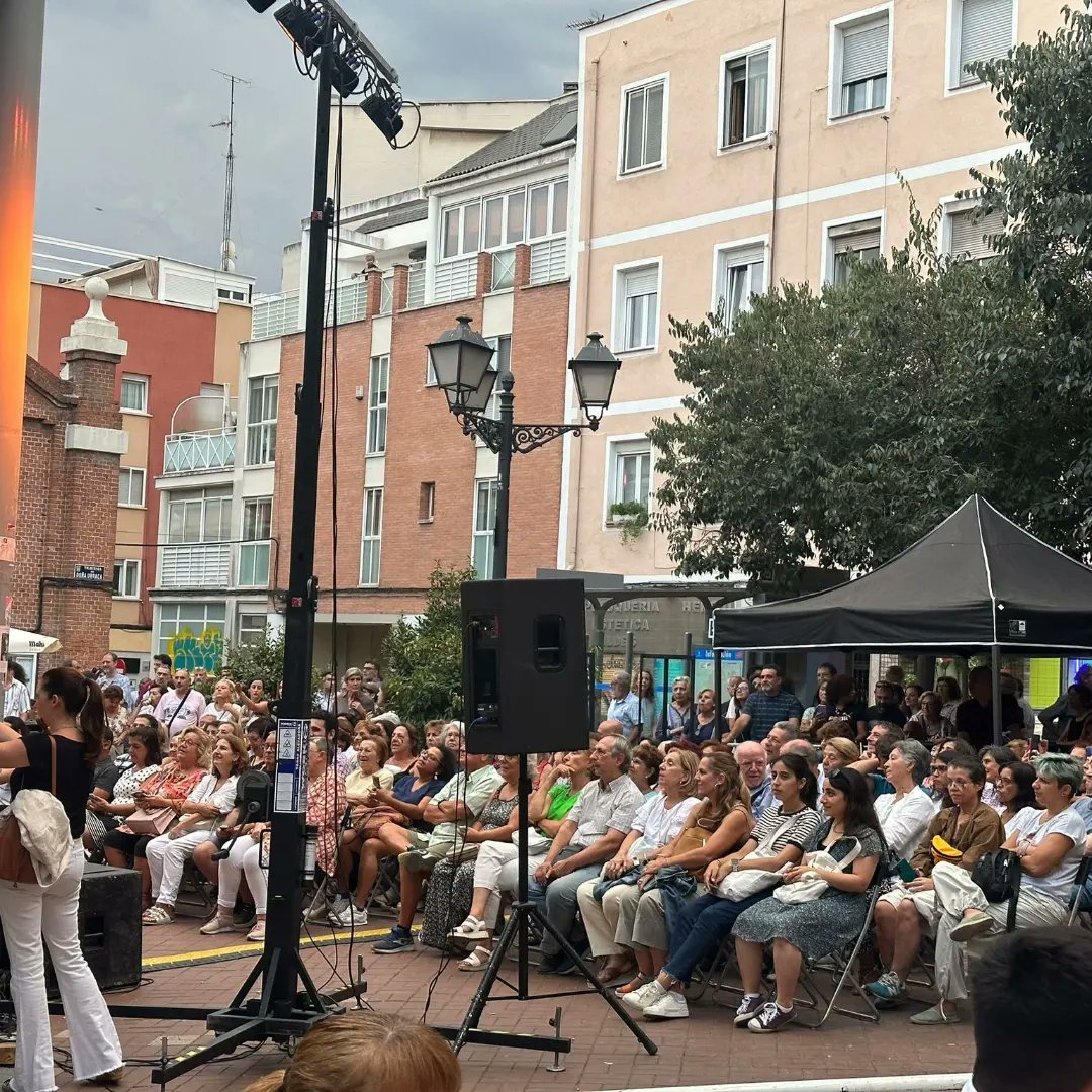 pp_latina's tweet image. 🔵Flamenco en Templete José Menese 🔵

💃#PPLatina estuvo en el barrio de Puerta del Ángel en su tradicional ciclo de flamenco, en la Plaza Huarte de San Juan.

👏Asistiendo al primero de los actos organizados por la @JMDLatina del @madrid con el #cantaor flamenco @EBD_cantaor