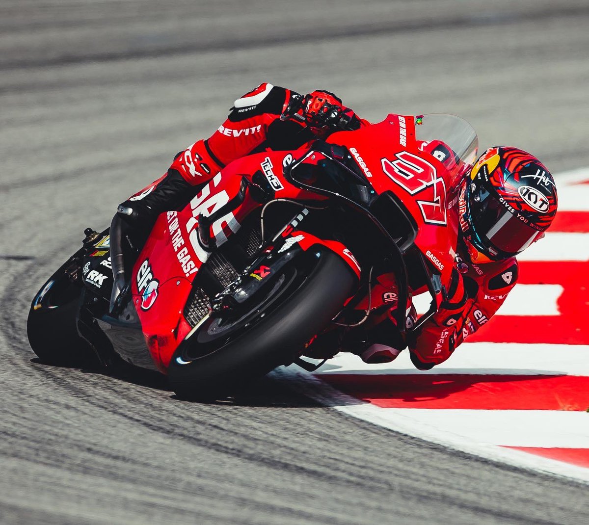 Tech3Racing's tweet photo. Qualifying results:
P1️⃣4️⃣ - @polespargaro 
P1️⃣9️⃣ - @Afernandez37 

Bring on the Tissot Sprint this afternoon, 15:00 (GMT+2) 🤟🏼👊🏼

#GASGASFactoryRacingTech3 #GetOnTheGas #CatalanGP #MotoGP #AF37 #Pol44 @MotoGP https://t.co/2DueuY0BFw