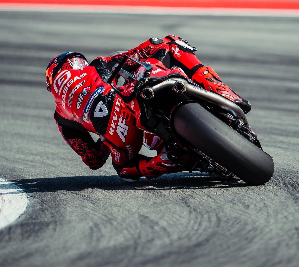 Tech3Racing's tweet photo. Qualifying results:
P1️⃣4️⃣ - @polespargaro 
P1️⃣9️⃣ - @Afernandez37 

Bring on the Tissot Sprint this afternoon, 15:00 (GMT+2) 🤟🏼👊🏼

#GASGASFactoryRacingTech3 #GetOnTheGas #CatalanGP #MotoGP #AF37 #Pol44 @MotoGP https://t.co/2DueuY0BFw