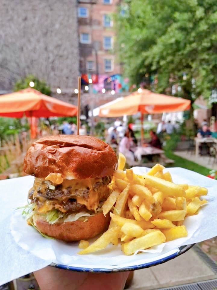 What a start to September!

Join us for late summer alfresco dining from 12 each day!

How good does our Double Deluxe look in the sun?! 🌞 🍔