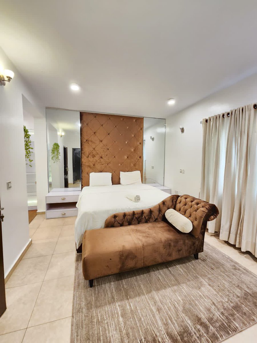 judiboybaby's tweet image. For as low as 65K per night. 
You can get this beautiful 2bedroom shortlet apartment in Lekki Phase 1 
Send a dm or call 08182720005 for more details. 
Wifi, 24/7 light, Netflix, dstv , oven , microwave, picture perfect scenes 8 more
Cc @podpremiumltd #ShortletsInLagos #Bbnaija