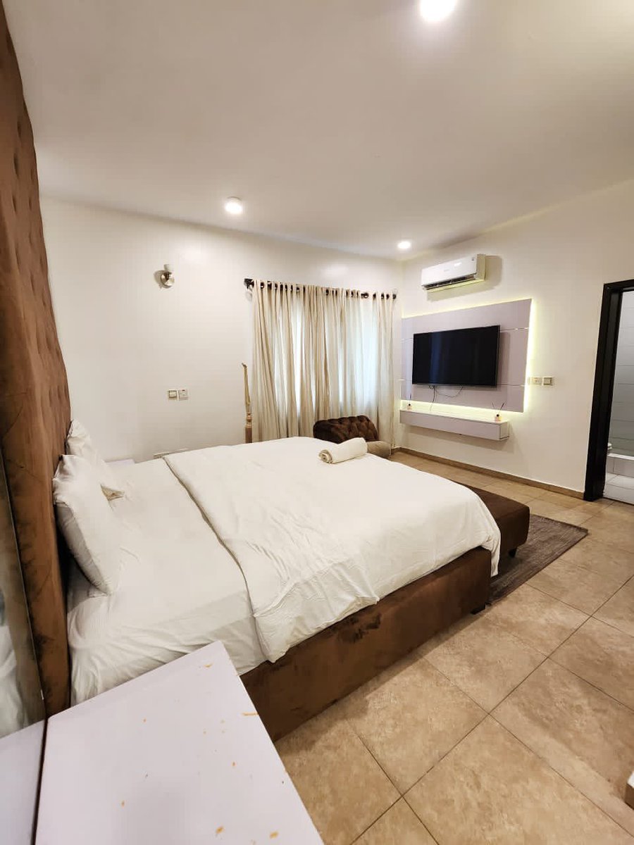 judiboybaby's tweet image. For as low as 65K per night. 
You can get this beautiful 2bedroom shortlet apartment in Lekki Phase 1 
Send a dm or call 08182720005 for more details. 
Wifi, 24/7 light, Netflix, dstv , oven , microwave, picture perfect scenes 8 more
Cc @podpremiumltd #ShortletsInLagos #Bbnaija