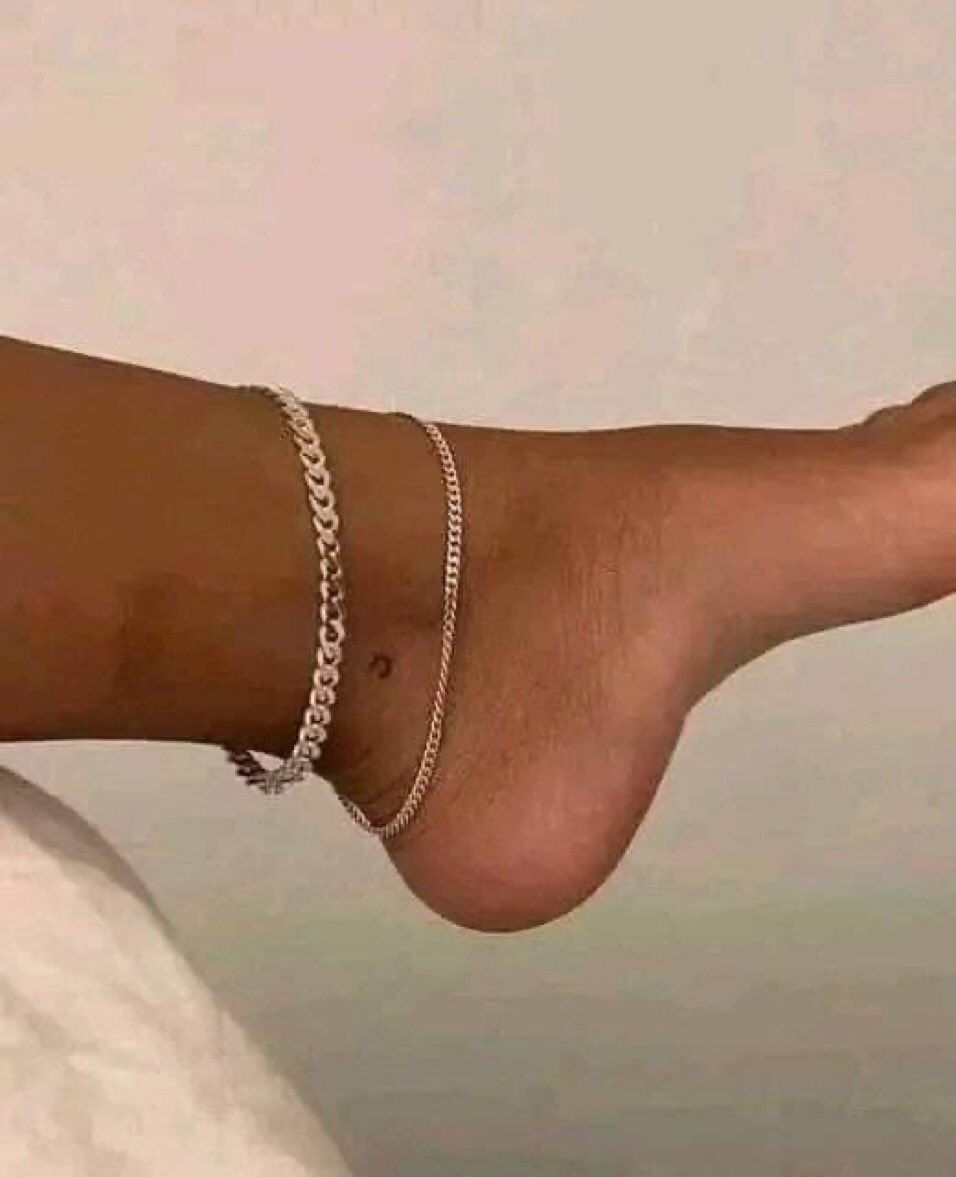 aonepipi's tweet photo. What is common about girls with this ?? https://t.co/VizH0hDXTp