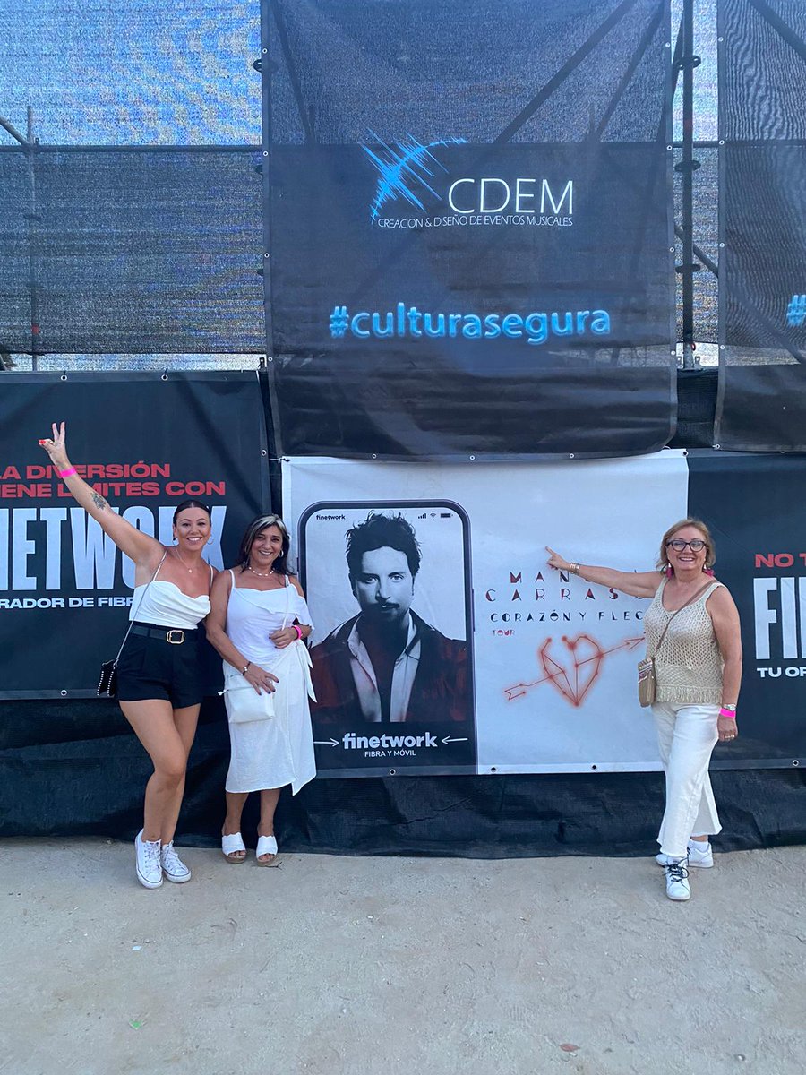 ftrcastulo's tweet photo. @manuelcarrasco_ Gracias por el concierto con el que nos deleitaste anoche en Linares, maravillosa tu actuación, superaste con creces mis expectativas. Sigue así, eres un gran cantante y tus canciones son poesía. https://t.co/K3eJVLTX2G