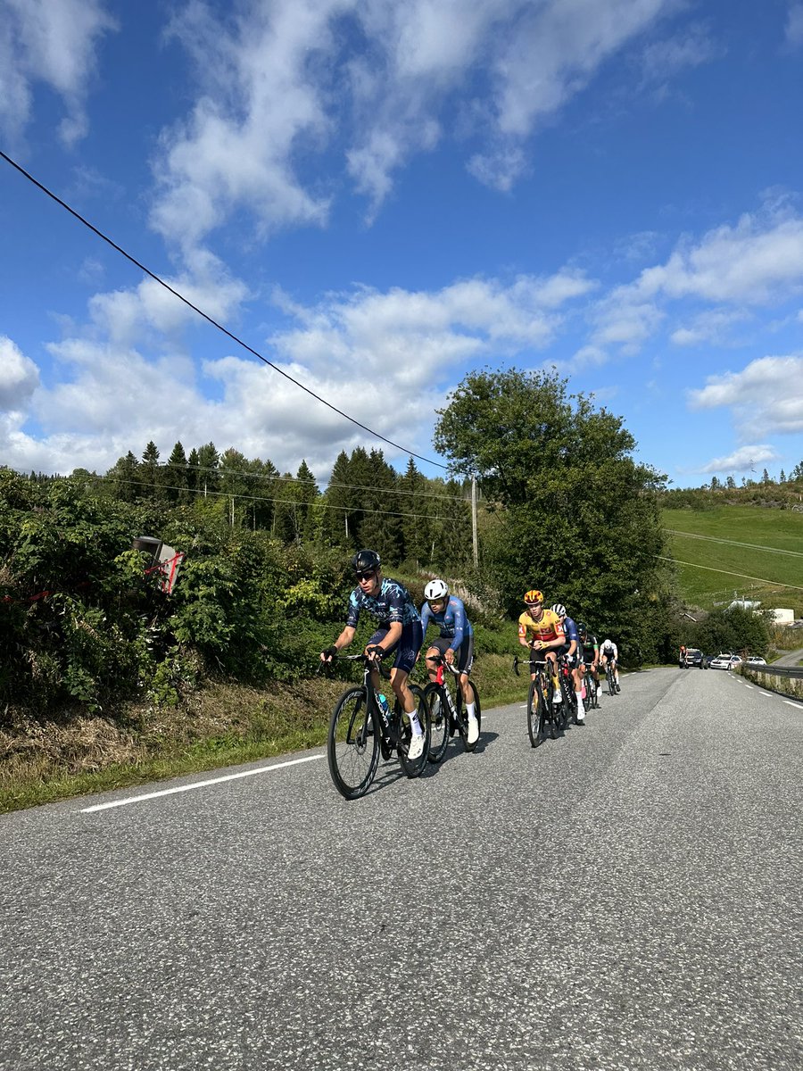 UnoXdevelopment's tweet image. 6 min for the breakaway. 

📺 @FirstCycling live now.

#development