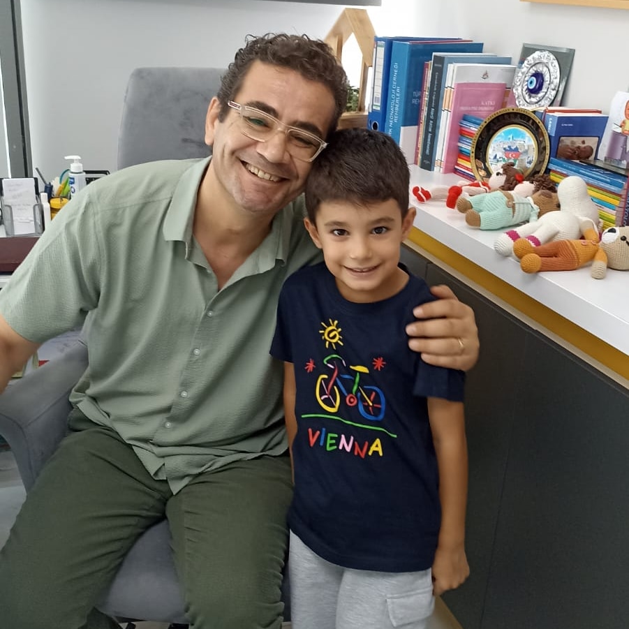 Metehan ballı böreğim büyümüş, güçlü, sağlıklı, akıllı, sevgi dolu bir abi olmuş. 🧿♥️