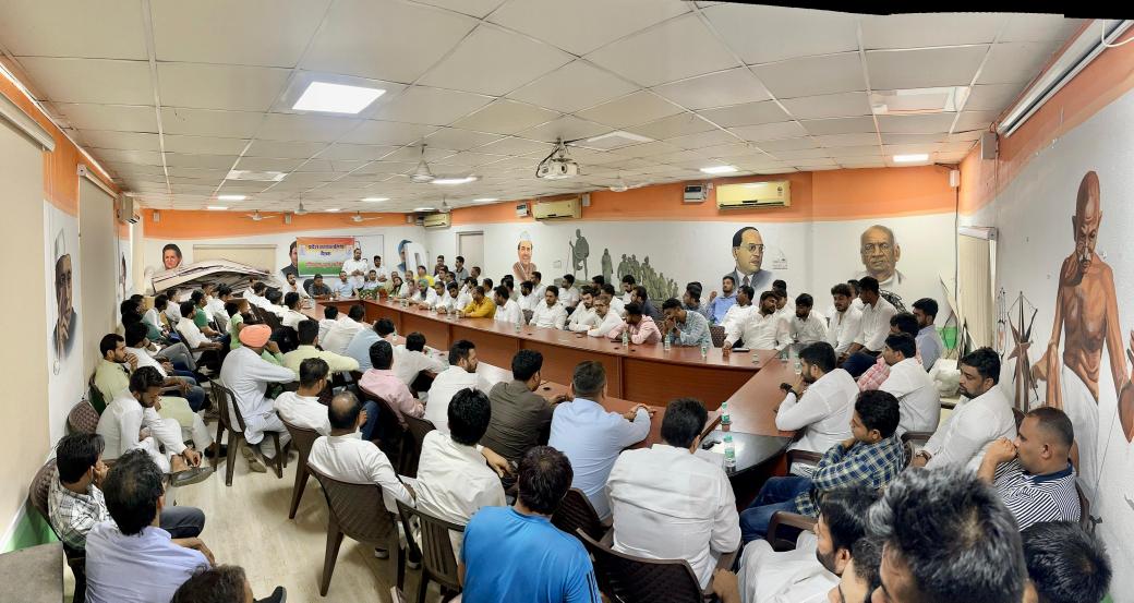 arunamahajaniyc's tweet photo. कल @IYC office में @Hryana_YC की प्रदेश कार्यकारिणी की बैठक का आयोजन राष्ट्रीय प्रभारी आदरणीय श्री @Allavaru जी,राष्ट्रीय अध्यक्ष श्री @srinivasiyc जी की अध्यक्षता में हुआ इस बैठक में हरियाणा प्रभारी @pradeepsurya23 प्रदेशाध्यक्ष  @NsuiBudhiraja समेत अन्य पदाधिकारी उपस्थित रहे। https://t.co/0vrk8XYtQw