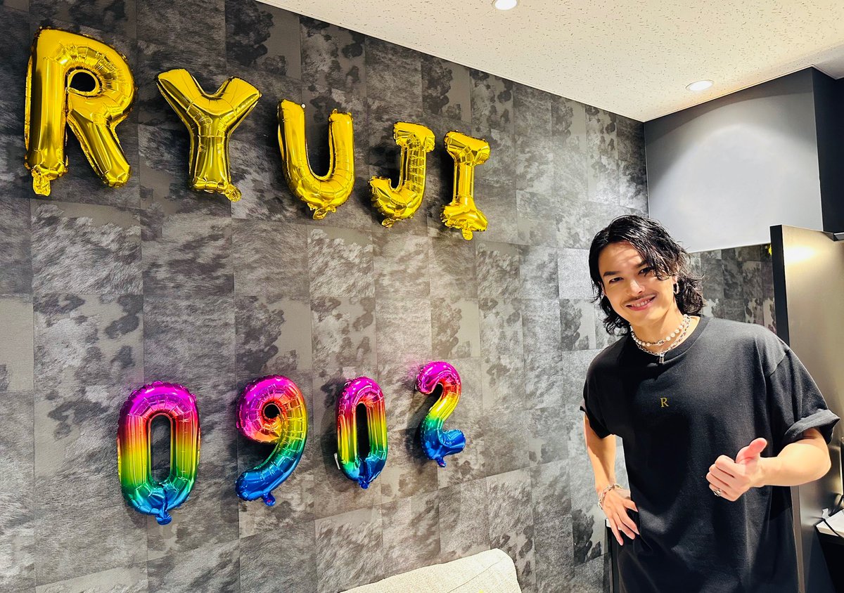 CL_OFFICIAL_ACC's tweet photo. ／
いよいよこのあと19:30〜‼️
🆑独占PPV生配信💫

「#三代目JSOULBROTHERS OFFICIAL FAN CLUB presents
RYUJI IMAICHI BIRTHDAY EVENT 2023 "#RILYSPARTY"」🎉✨
＼

本日誕生日を迎えた 
#今市隆二(@RyujiJSB_3)の
オフショットをお届け📸🎂

会場にお越し頂けない皆様も、
生配信で一緒にお誕生日をお祝いしましょう🥂🎉

#CL PPVチケット購入＆詳細は
こちらから📣⚡
https://t.co/LsI28Uduh8

-------------

■開演：9/2(土)19:30頃〜
 
■チケット販売期間
8/26(土)18:00～9/5(火)23:59
(生配信終了後、見逃し配信として9/5(火)23:59までご覧いただけます)
 
■チケット料金
販売価格：3,500円(税込)
チケット購入については、
「三代目 J SOUL BROTHERS OFFICIAL FAN CLUB」に入会中で、
CLにてファンクラブ連携がお済みのCLプレミアムPLUS会員、
CLフリーPLUS会員の方がご購入いただけます。