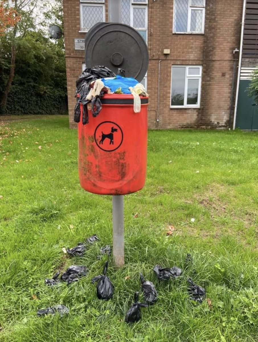 First photo 24th August, second photo 1st September. How long does it take for you to empty your bins and tidy up <a href="/citizen_housing/">Citizen</a> ? <a href="/coventrycchelp/">CoventryCC help</a> can you have a word with Citizen to clean up their act please!