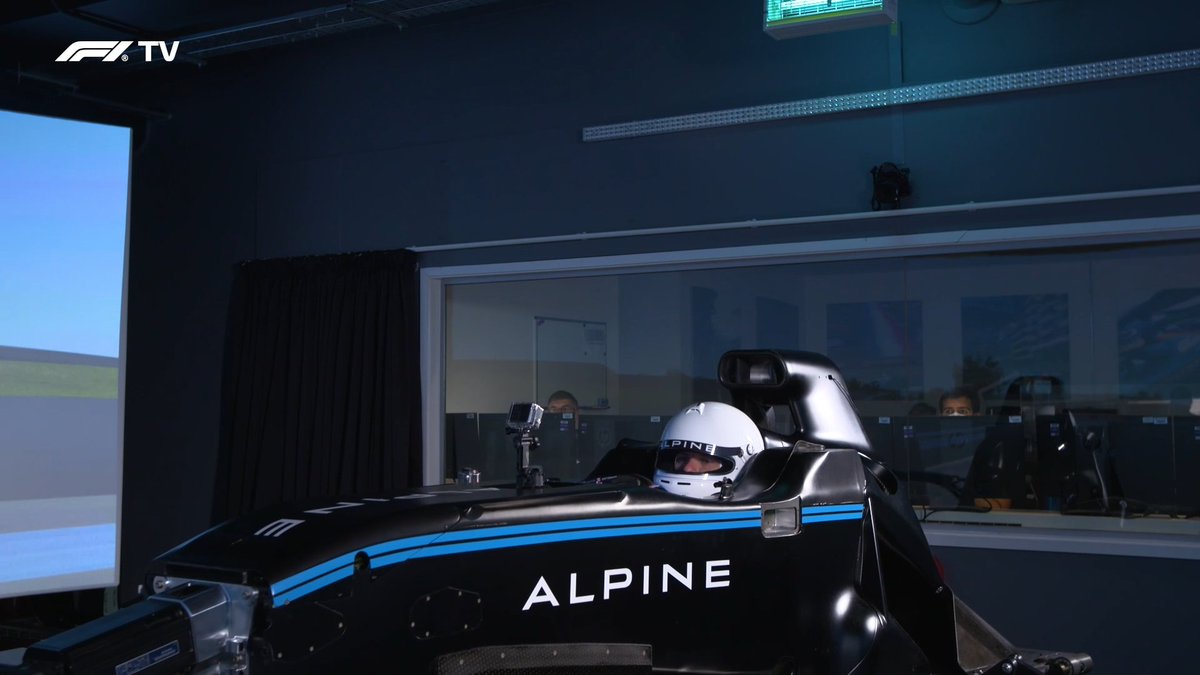 The_Pocisk's tweet photo. Tak wygląda symulator fra. ekipy Formuły 1 - Alpine 🇫🇷 Co ciekawe wciąż używają kilkuletniego modelu auta, jednak w tym przypadku od grafiki, dużo ważniejszy jest poziom odwzorowania fiz. detali (ok. 1 mm) czy czas reakcji / opóźnień podczas jazdy (ok. 3 - 4 ms) [via F1Tv] #F1PL https://t.co/eO75eeqZuL