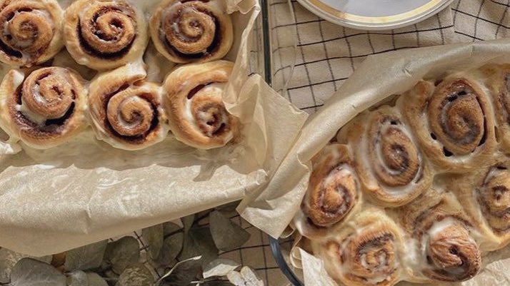 Freshly baked cinnamon rolls 💭