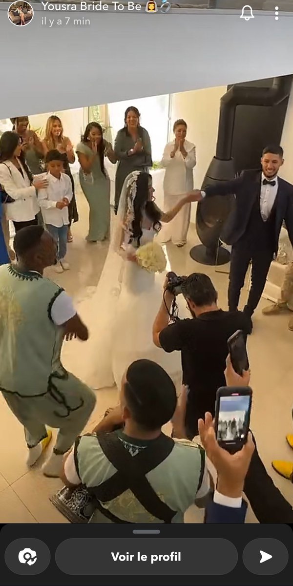 heartlesss97687's tweet photo. Je suis comme ça devant les snaps de Yousra: 💃🏽💃🏽💃🏽🕺🕺🕺
#yousra #poupettekenza https://t.co/SuBBwNygu7
