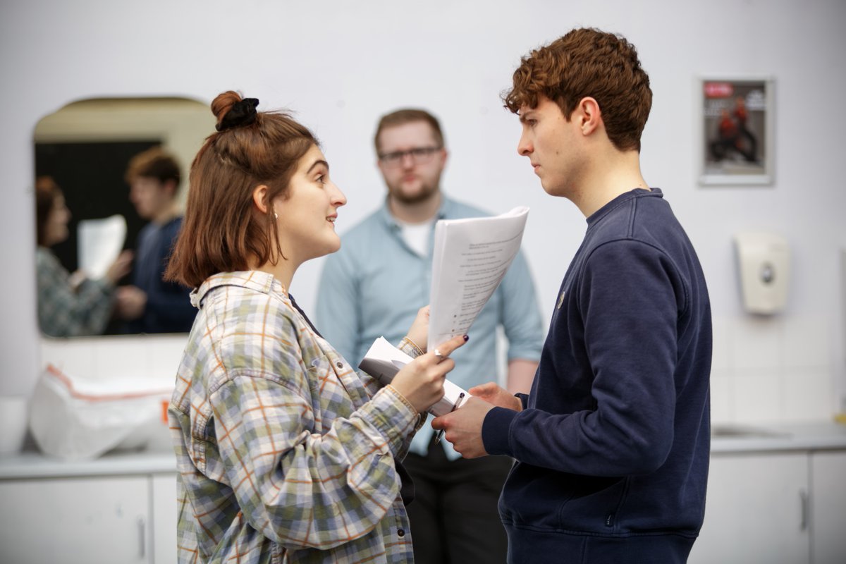 Join our 6-week course for young writers aged 11-19! Develop your playwriting skills, share ideas, and receive top tips from dramaturg
@steph_kempson.

Course starts Wed 13 Sep. Click here for deets 👉  bit.ly/471PSgQ

#YoungPlaywrights #YouthTheatre