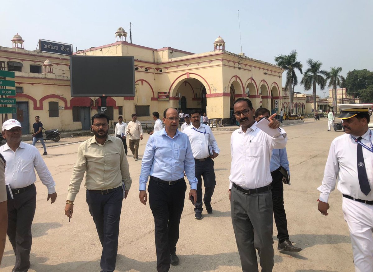 drm_lko's tweet photo. कल, दिनांक ०१ ०९ २३ को लखनऊ-अयोध्या रेलखंड का विंडो ट्रेलिंग करते हुए इस रेलखंड के निरीक्षण के दौरान, मार्ग में पड़ने वाले स्टेशनों की सफाई और समग्र स्थिति, विशेष रूप से प्वाइंट और क्रॉसिंग एवं इस रेल खंड में चल रहे दोहरीकरण के कार्यों की समीक्षा की I https://t.co/lDWXhiBpKR