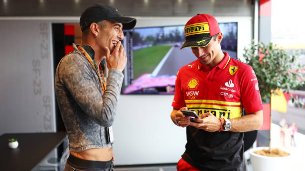 CL16_inside's tweet photo. Charles avec Damiano David aujourd'hui dans le paddock ! 😍 🥰

#F1 #Charles16 #ItalianGP 🇮🇹 https://t.co/3MiHqkZyAz