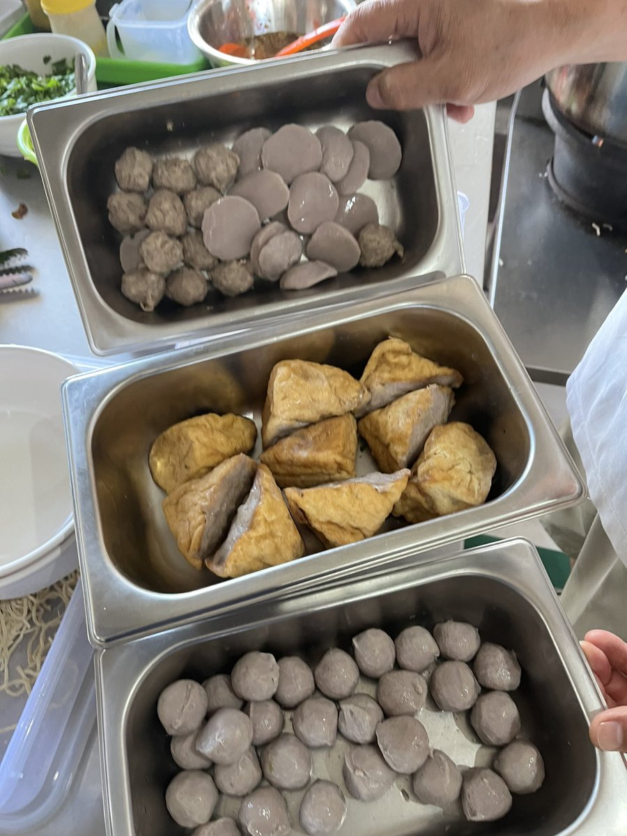 Lenny_diary's tweet photo. A day in BOGOR!

Makanan kota hujan ini enak~enak apalagi mie~mie an kesukaanku.

Nih yang legend2 ya

Pagi
Kedai Teh Jaya Abadi
Bakmi Gaya Tunggal

Siang
Sapo Mie Acek Ameng

Sore
Turkish Coffee
Kebun Raya Bogor

Malam
Bakso Kiki https://t.co/bsXQ9ZD9HC