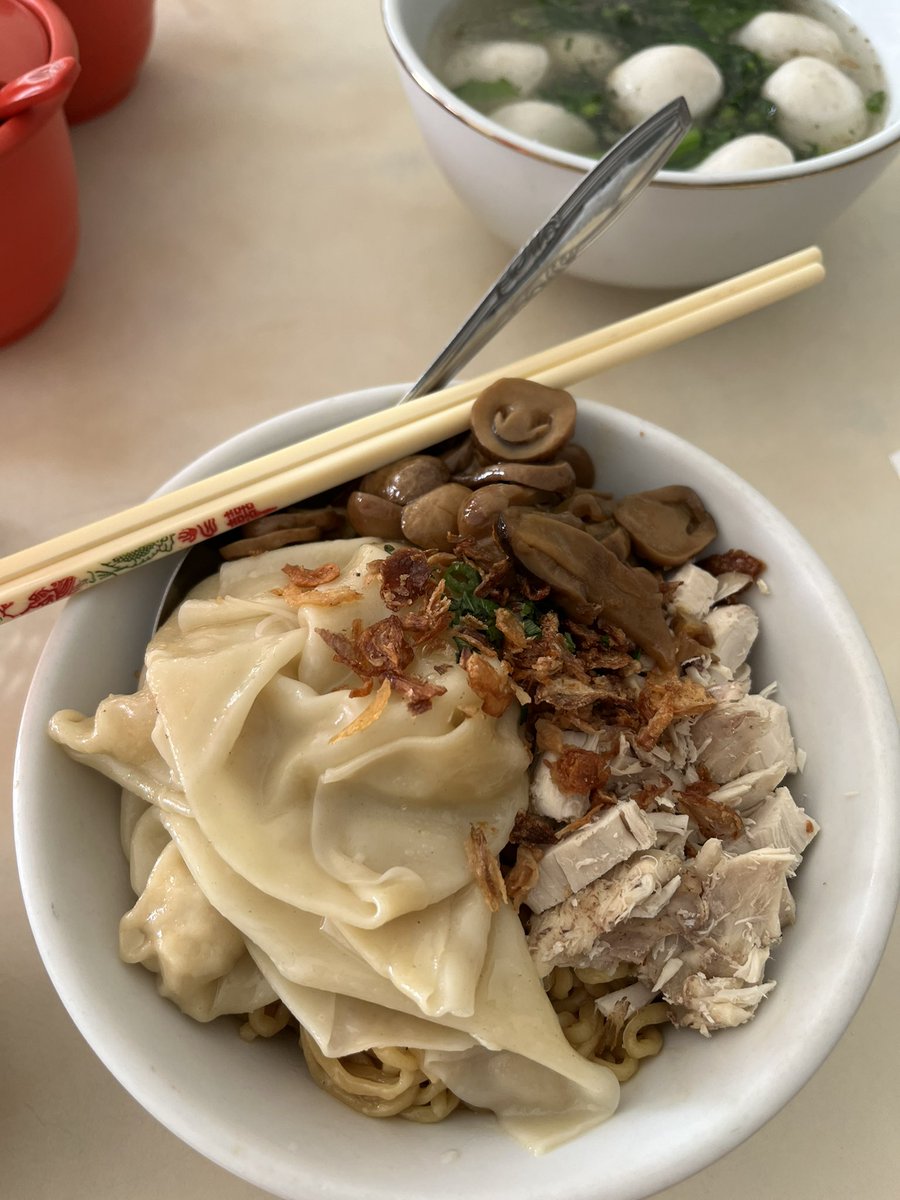 Lenny_diary's tweet photo. A day in BOGOR!

Makanan kota hujan ini enak~enak apalagi mie~mie an kesukaanku.

Nih yang legend2 ya

Pagi
Kedai Teh Jaya Abadi
Bakmi Gaya Tunggal

Siang
Sapo Mie Acek Ameng

Sore
Turkish Coffee
Kebun Raya Bogor

Malam
Bakso Kiki https://t.co/bsXQ9ZD9HC