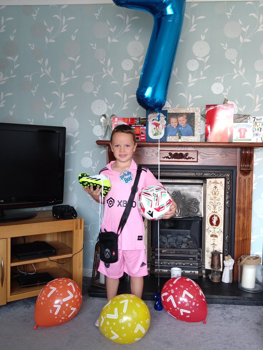 tcjon19's tweet photo. 7 years ago today our family was complete when our baby boy Jac was born. He might have turned my hair grey but wouldn't change him for the world. He was the best, most football mad 6 year old I've seen, now on to be the best 7 year old โฝ so proud of my little bestie #7today https://t.co/jniQRShIHG