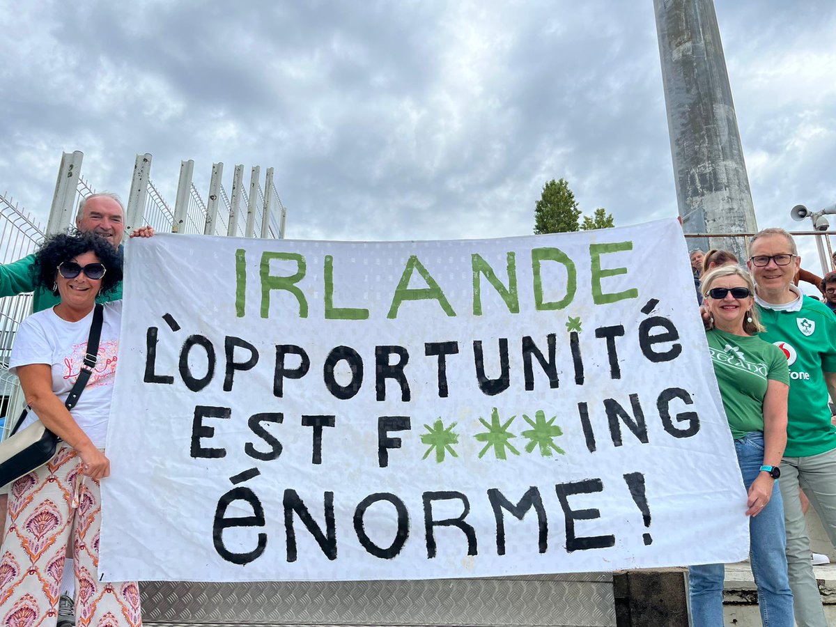 12,000 people were here to see the Irish team.   

Defo the best banner from Anne Kirwan, Shay Henry, Máire Henry, and Fintan Duffy.   

Inspired by ROG!