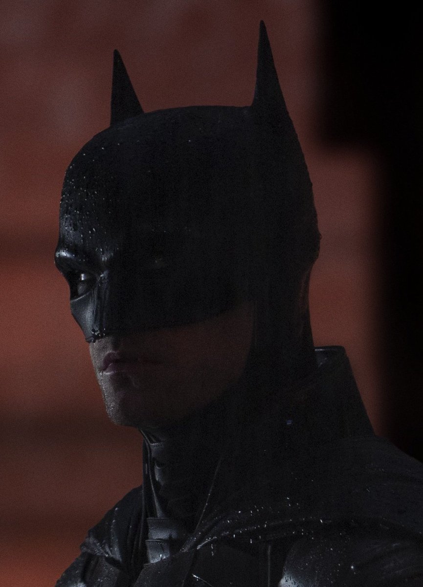 thebatfilm's tweet photo. Robert Pattinson on Robin in The Batman sequels:

"He has to be 13. That's the only way I'll accept it. No, I love Death in the Family and stuff, but I think it'd be so cool. Also people are so scared of it, but it's kind of exciting. I think it would be a really fun addition." https://t.co/b7AmIxtqPh