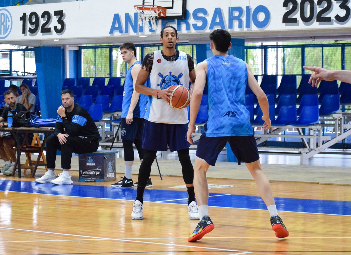ClubRegatasCtes's tweet photo. #CRC | Sábado de básquet para el Remero que culmina una nueva semana de trabajo 💪🏀

🗓🔜 Interligas 🇦🇷🇧🇷

#LigaNacional #VamosParque 👻 https://t.co/vMBOi9ISVI