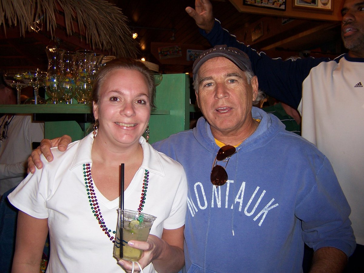 PunkFlamingo1's tweet photo. Heartbroken 🌴 #JimmyBuffett https://t.co/ipSW7Yn9Fl