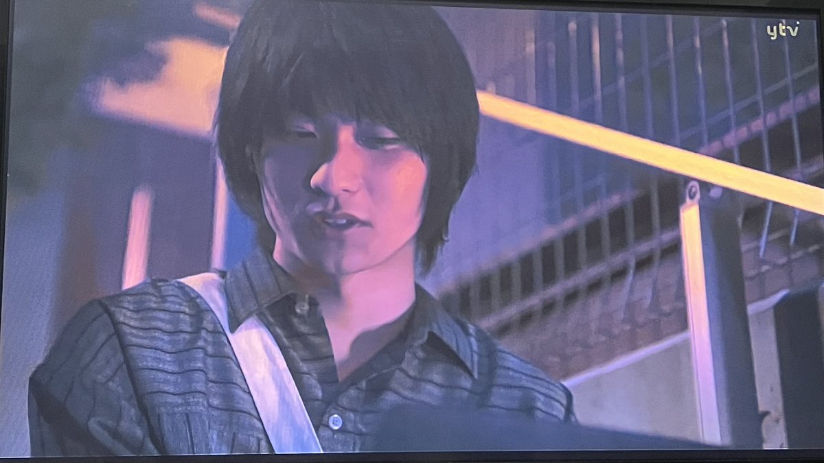 0703tp's tweet photo. #最高の教師 #ドラマ #7話 ＃考察 

一つ疑問に思ってんけど、
何でこの人は校門に向けてカメラなんか仕掛けてたんやろう？
やっぱり怪しいな🤔 https://t.co/9EQZvorY2v