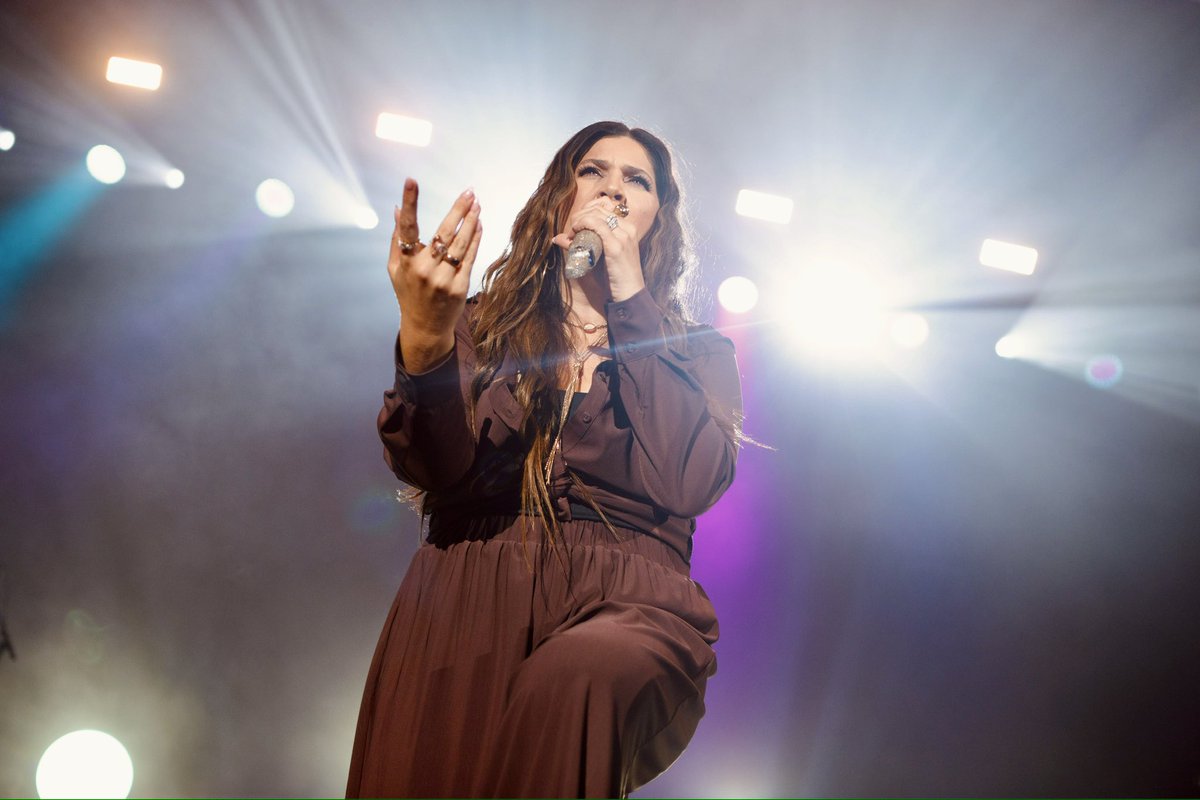 YOU 👆 You are the reason we have the best job in the world! @colostatefair was an absolute dream last night 💛⁣⁣ 📷: @hodgesusry