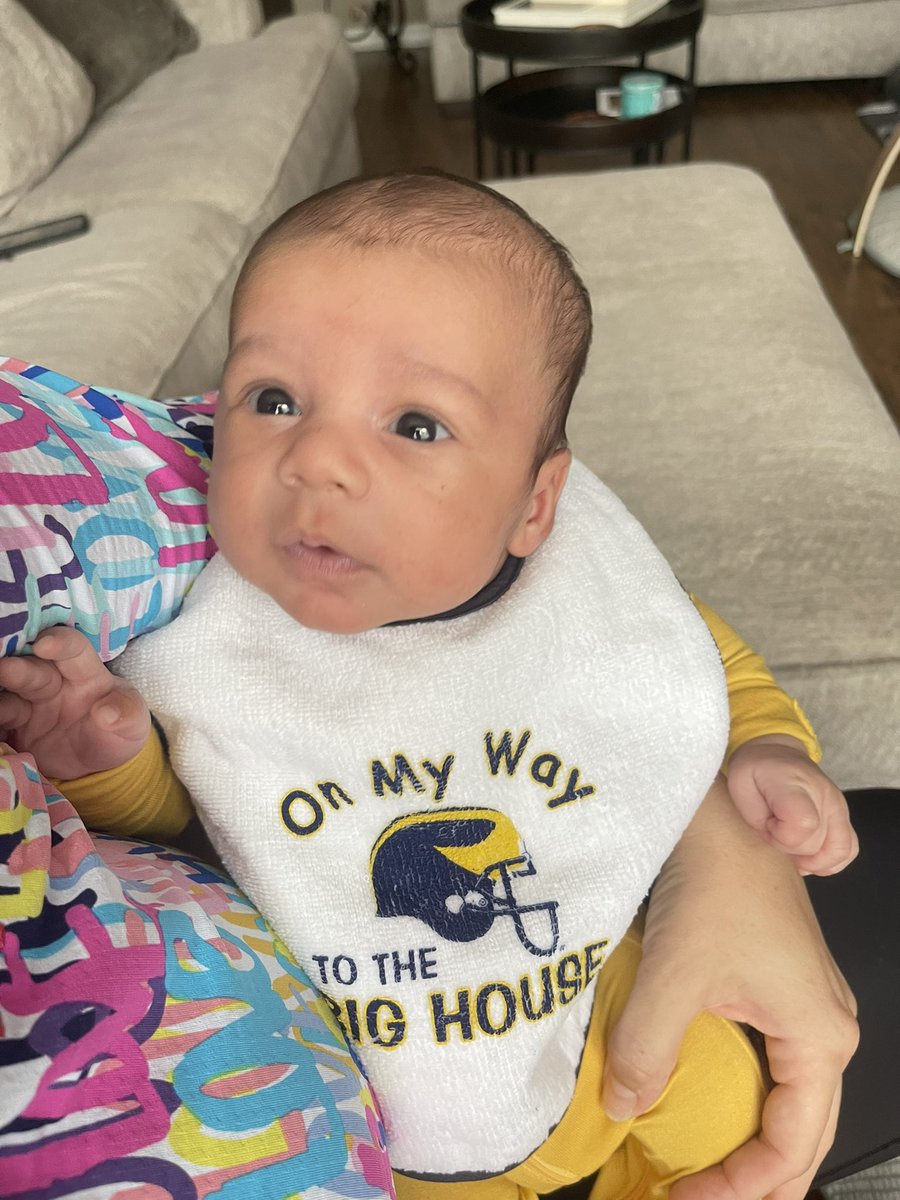 ChelseaSweet22's tweet photo. Ready for the game #BIGHOUSELIVE @UMGoBlog https://t.co/R1anDwg37U