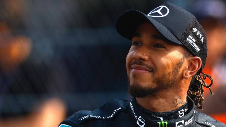 LH44NEWS's tweet photo. Ele não cansa de quebrar recordes, né? 🐐👑

Lewis se tornou o primeiro piloto a avançar para o Q3 em 300 GP's. https://t.co/v1qnHqztqS